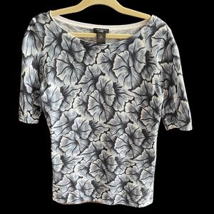 Ann Taylor Factory blue floral short sleeve knit shell top - size Petite small